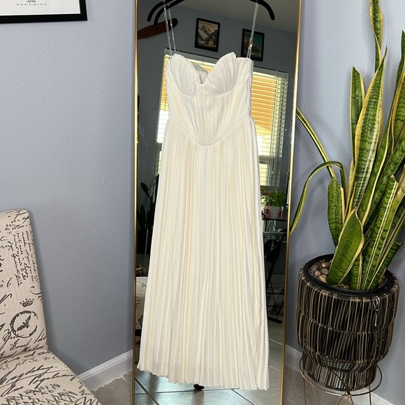 HOUSE OF CB 'Amorata' Ivory Pleated Maxi Dress NWOT - Picture 7 of 9